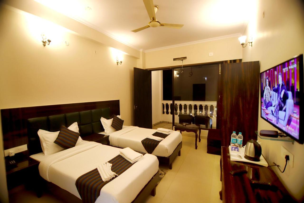 Rishikesh Grand Hotel ภายนอก รูปภาพ