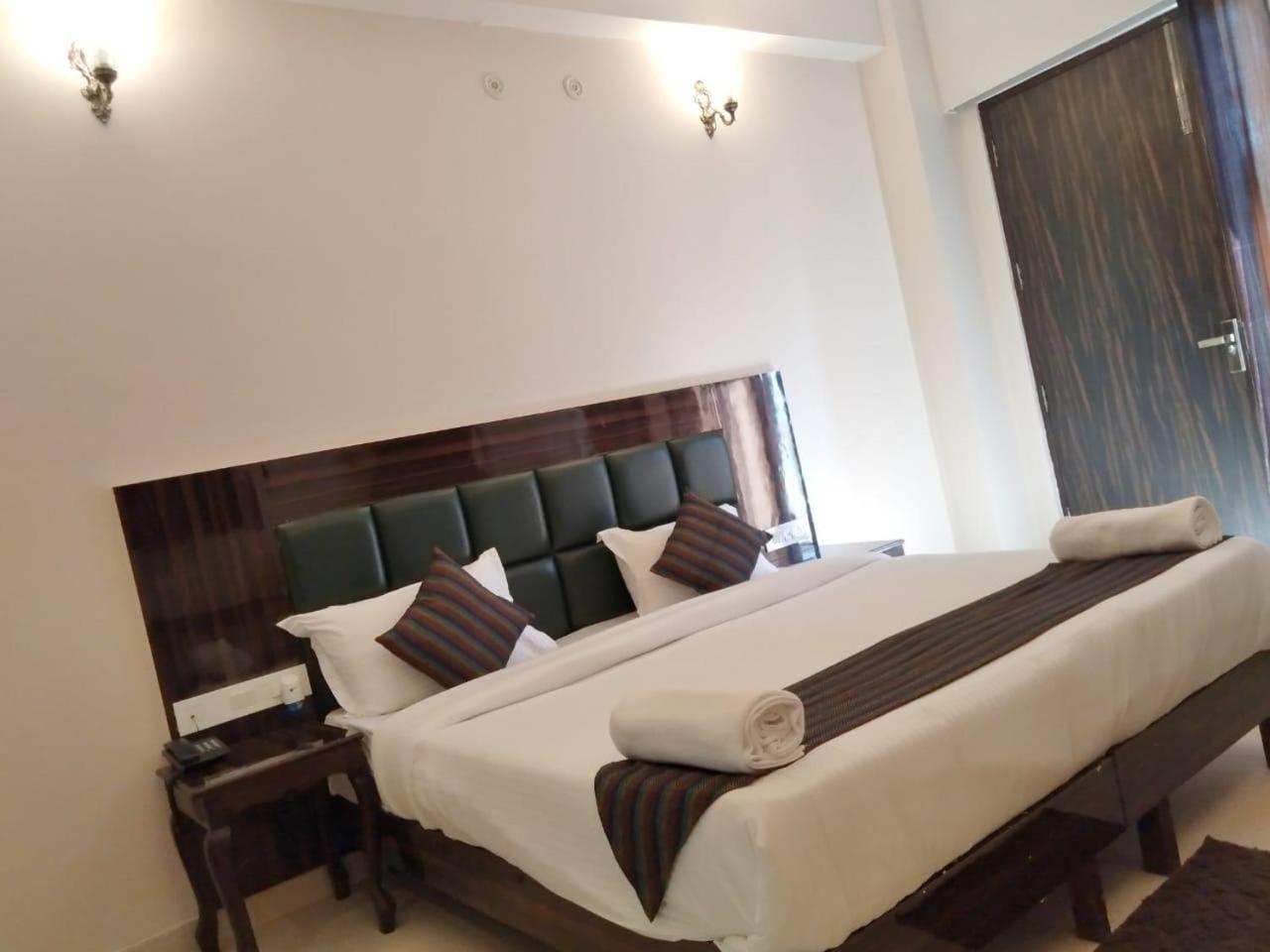 Rishikesh Grand Hotel ภายนอก รูปภาพ