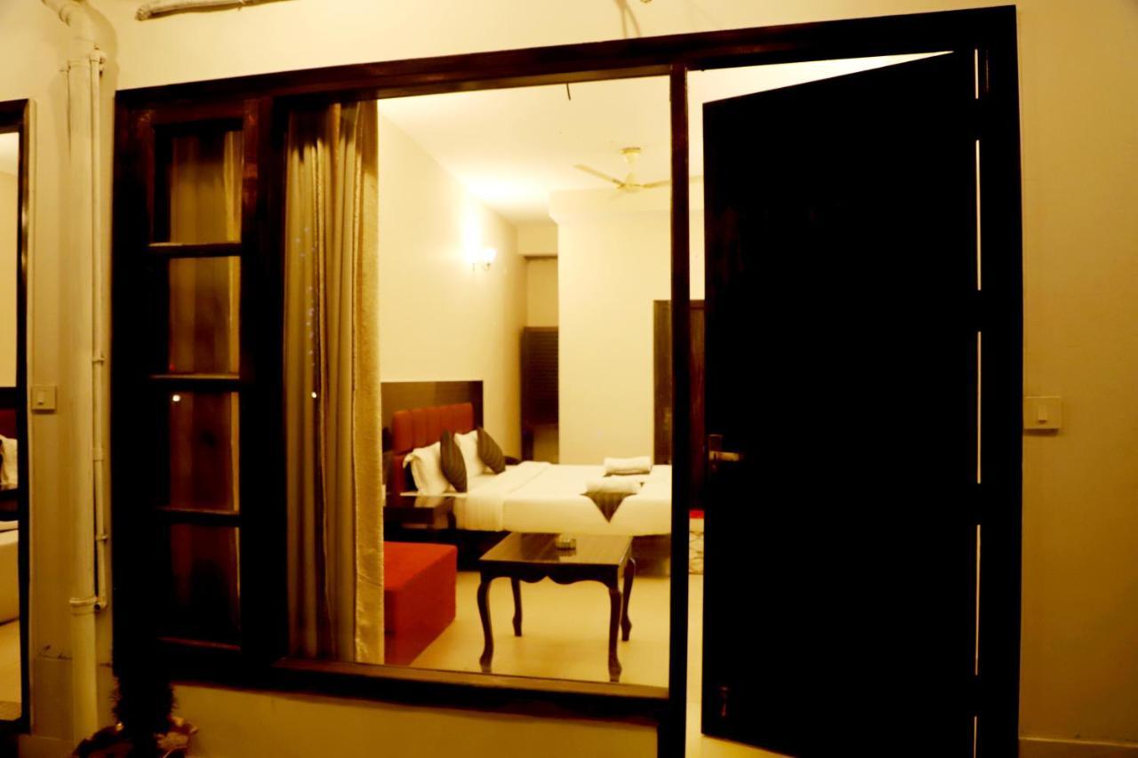 Rishikesh Grand Hotel ภายนอก รูปภาพ
