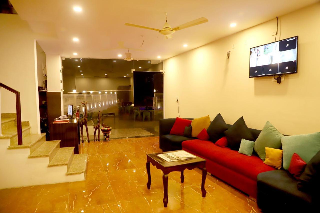 Rishikesh Grand Hotel ภายนอก รูปภาพ