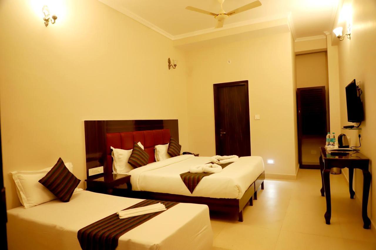Rishikesh Grand Hotel ภายนอก รูปภาพ
