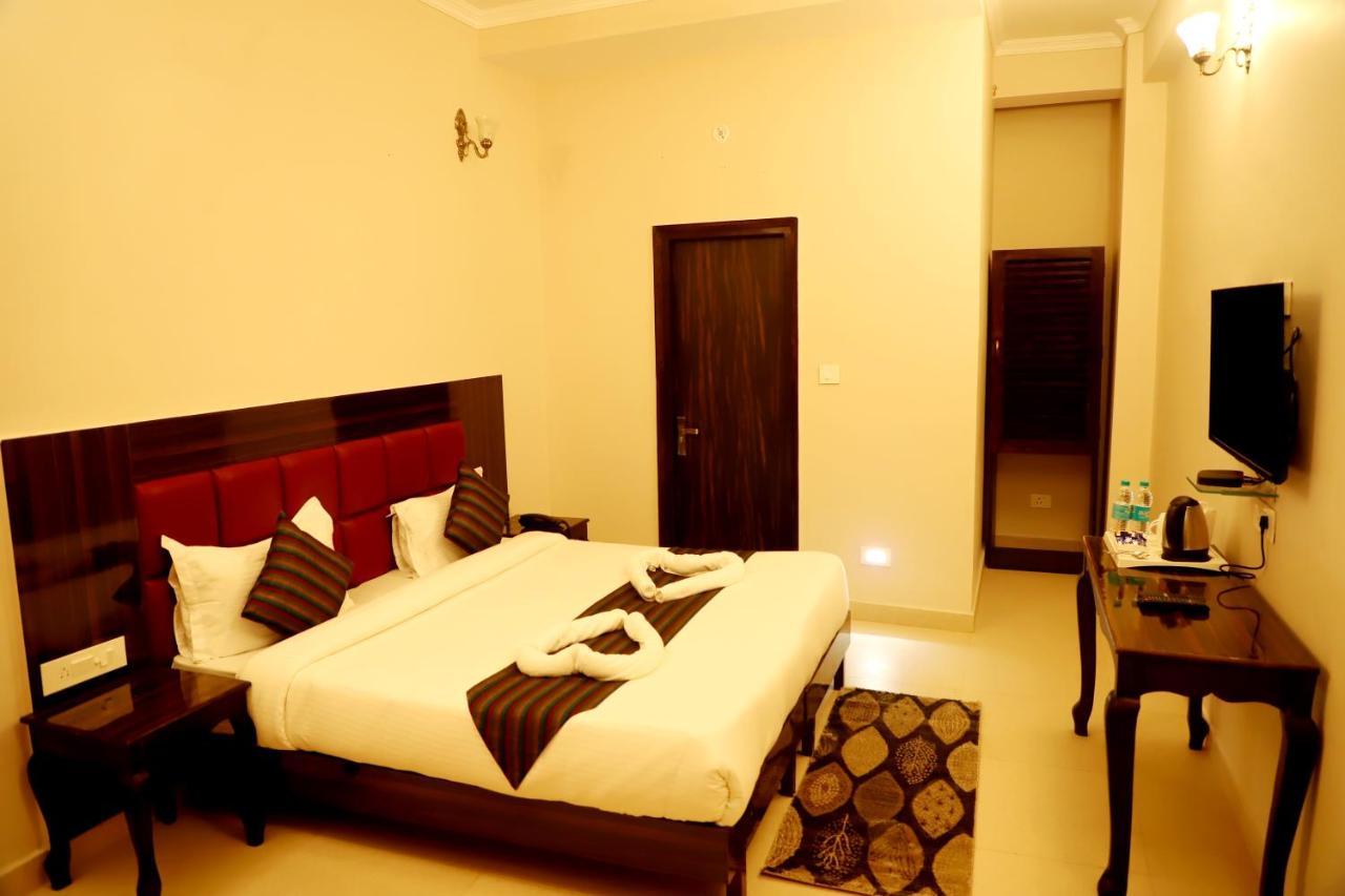 Rishikesh Grand Hotel ภายนอก รูปภาพ