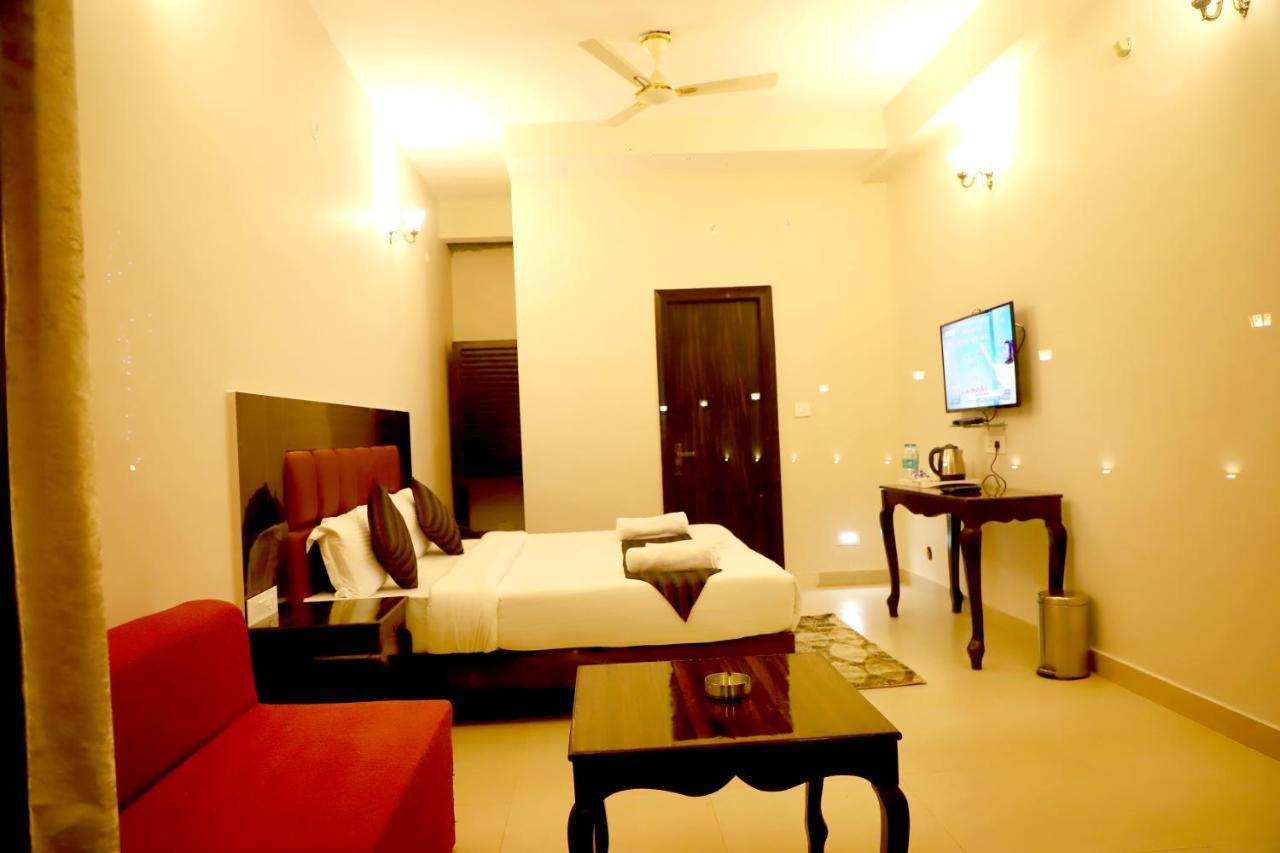 Rishikesh Grand Hotel ภายนอก รูปภาพ