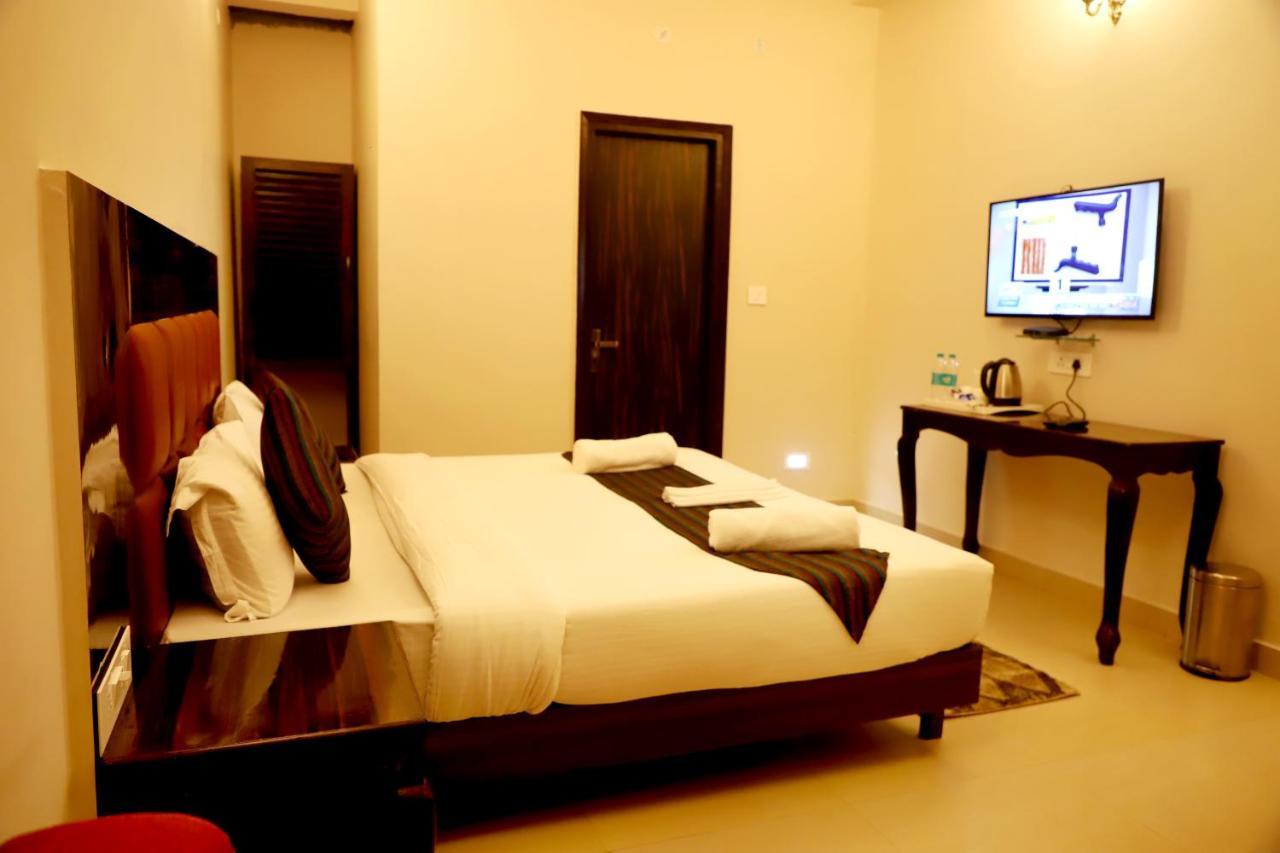 Rishikesh Grand Hotel ภายนอก รูปภาพ